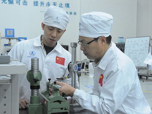 王曙群 為航天器“擰螺絲”的工匠，締造“太空之吻”的百年初心奮斗者